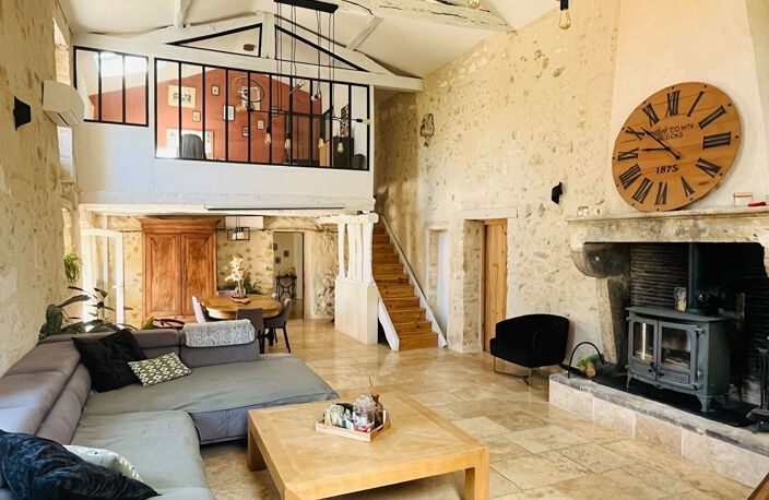 VILLEGOUGE Maison en pierre, beaux volumes, piscine et logement attenant — photo 4