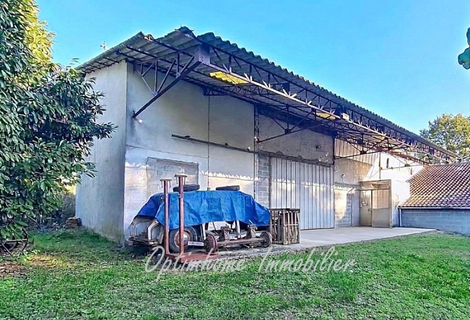 Hangar 417 m² — photo 1