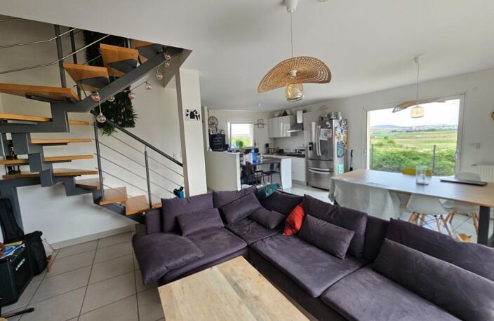 Maison à vendre 8 pièces PERIGNAT LES SARLIEVE (63) — photo 2