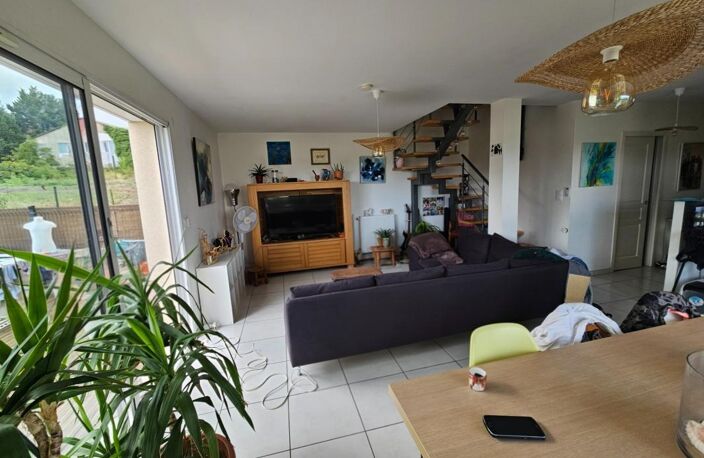 Maison à vendre 8 pièces PERIGNAT LES SARLIEVE (63) — photo 3