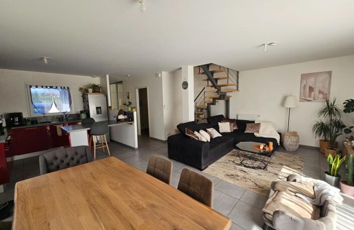 Maison à vendre 8 pièces PERIGNAT LES SARLIEVE (63) — photo 5