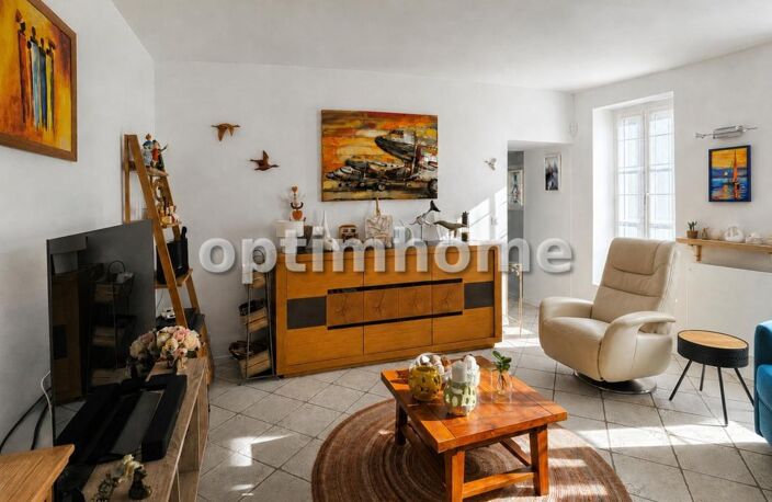 LABBEVILLE — MAISON EN PIERRE RÉNOVÉE, DEUX CHAMBRES, PATIO ET CAVE VOÛTÉE — photo 2