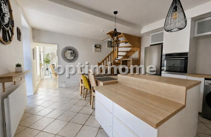 LABBEVILLE — MAISON EN PIERRE RÉNOVÉE, DEUX CHAMBRES, PATIO ET CAVE VOÛTÉE — photo 4