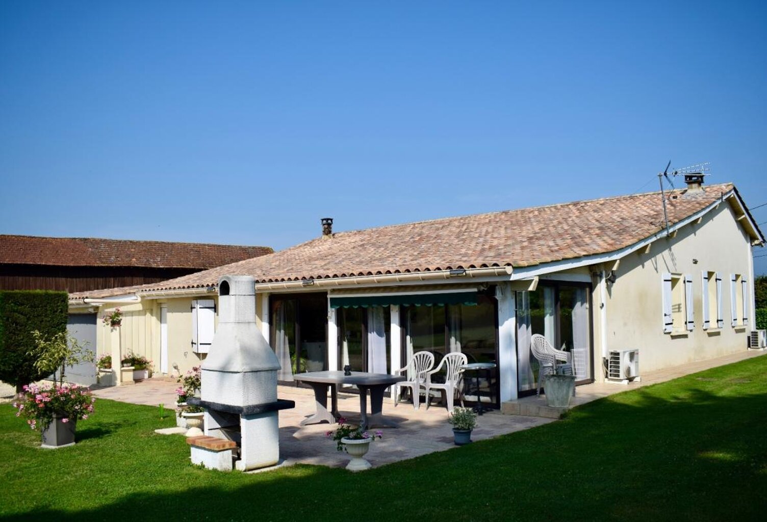 Lougratte (47 )Ancien corps de ferme – 2 logements – 1,22 ha – 600 m² de dépendances — photo 1