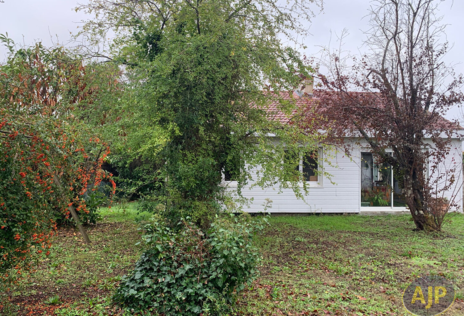 ST SEBASTIEN , Plain pied T4 sur 1000 m² de terrain — photo 1