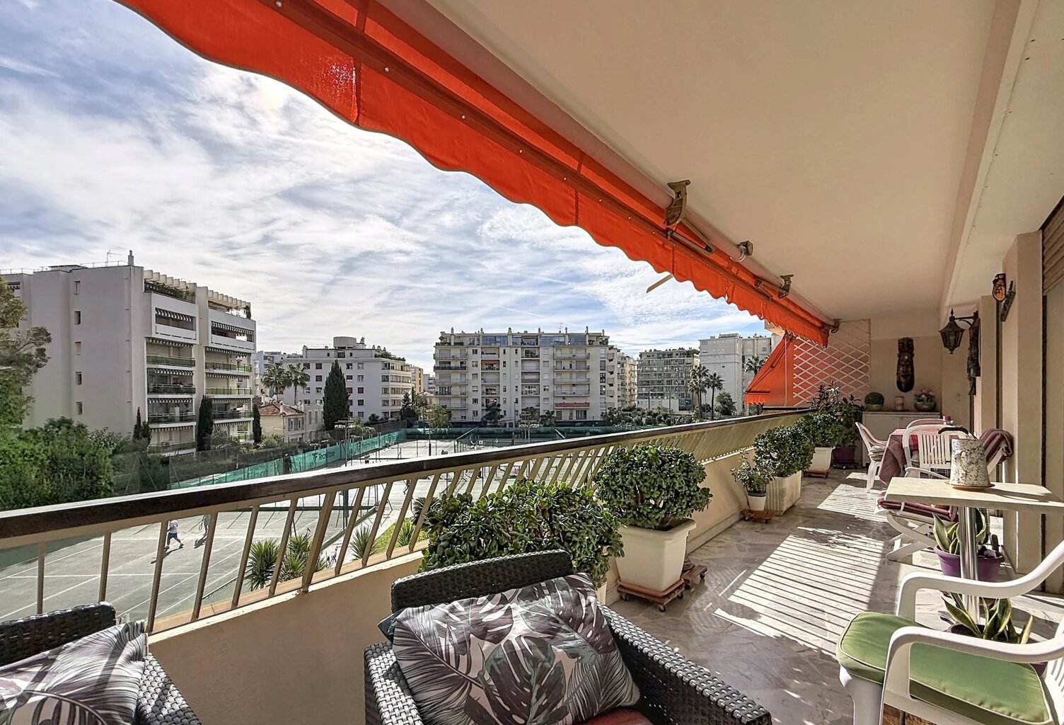 CANNES CENTRE – 3 PIÈCES AVEC TERRASSE PARKING ET CAVE — photo 1