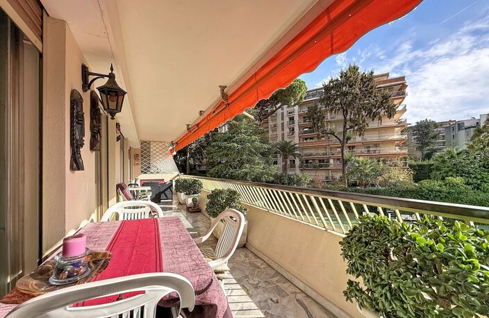 CANNES CENTRE – 3 PIÈCES AVEC TERRASSE PARKING ET CAVE — photo 2