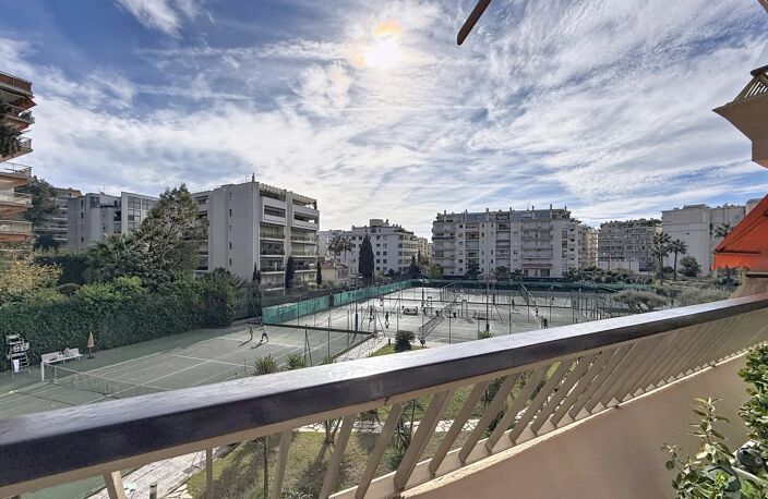 CANNES CENTRE – 3 PIÈCES AVEC TERRASSE PARKING ET CAVE — photo 3
