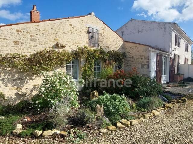 Maison à vendre 6 pièces SAINT MARTIN DES FONTAINES (85570) — photo du bien