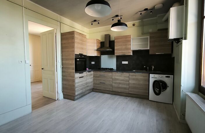 À LOUER – BEL APPARTEMENT T3 DE 74,70 m² – PARKING PRIVATIF – RIVE-DE-GIER — photo 2