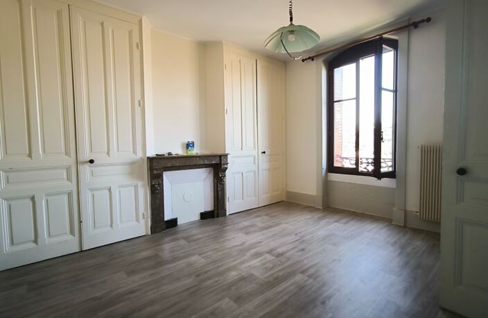 À LOUER – BEL APPARTEMENT T3 DE 74,70 m² – PARKING PRIVATIF – RIVE-DE-GIER — photo 3