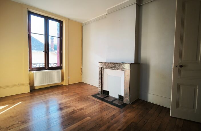 À LOUER – BEL APPARTEMENT T3 DE 74,70 m² – PARKING PRIVATIF – RIVE-DE-GIER — photo 4
