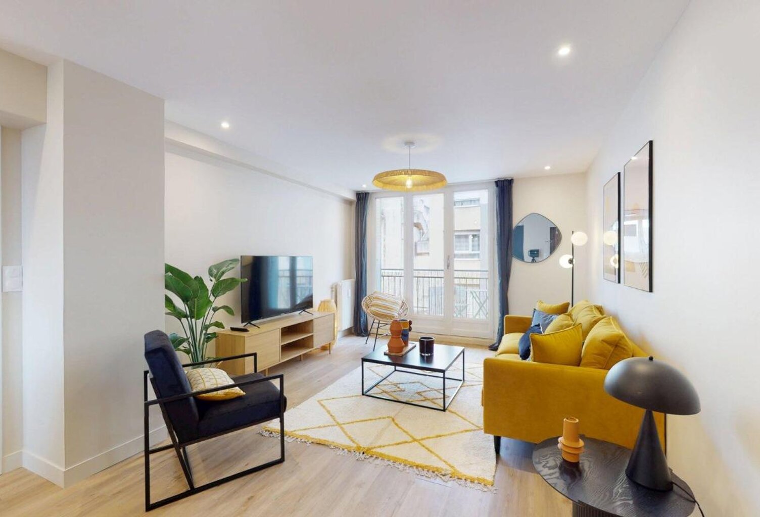 42 rue Racine Villeurbanne 69100 - T4 Meublé - 1590 €CC — photo 1