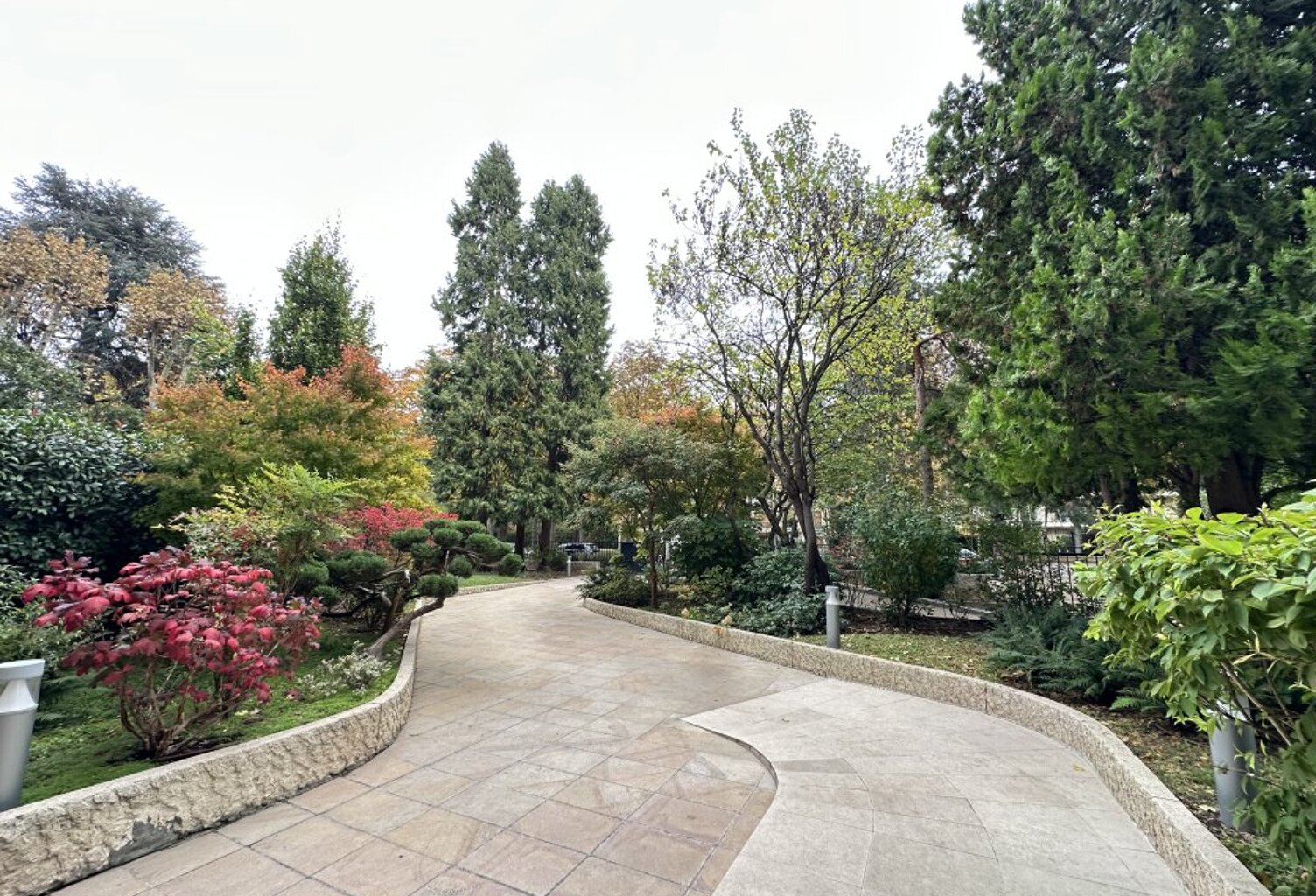 NEUILLY-SUR-SEINE – BOULEVARD D'INKERMANN – 2 PIÈCES AVEC BOX ET CAVE — photo 1