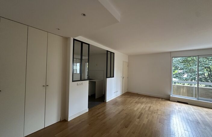 NEUILLY-SUR-SEINE – BOULEVARD D'INKERMANN – 2 PIÈCES AVEC BOX ET CAVE — photo 4