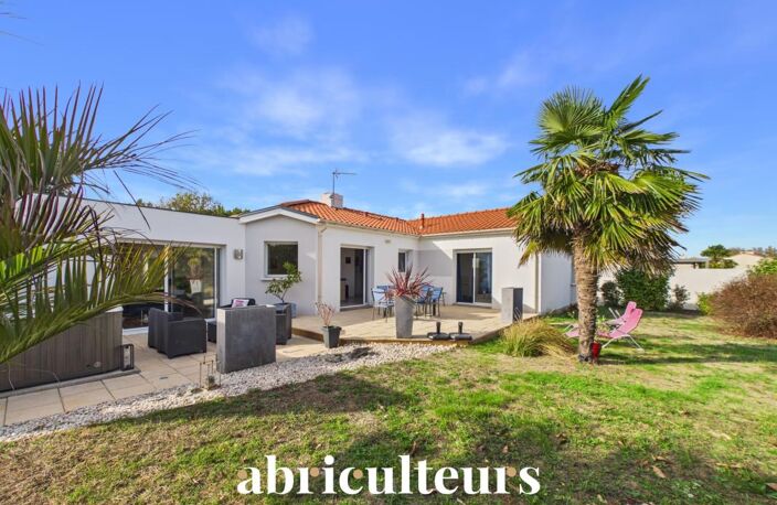 Belle maison contemporaine de plain pied  sur terrain de 1087 m2 en vente à Sainte-Pazanne (44680) — photo 2