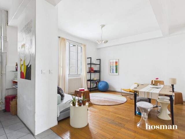 2 pièces - 50 m² - Traversant - Immeuble années 30 - Métro Belleville — photo du bien