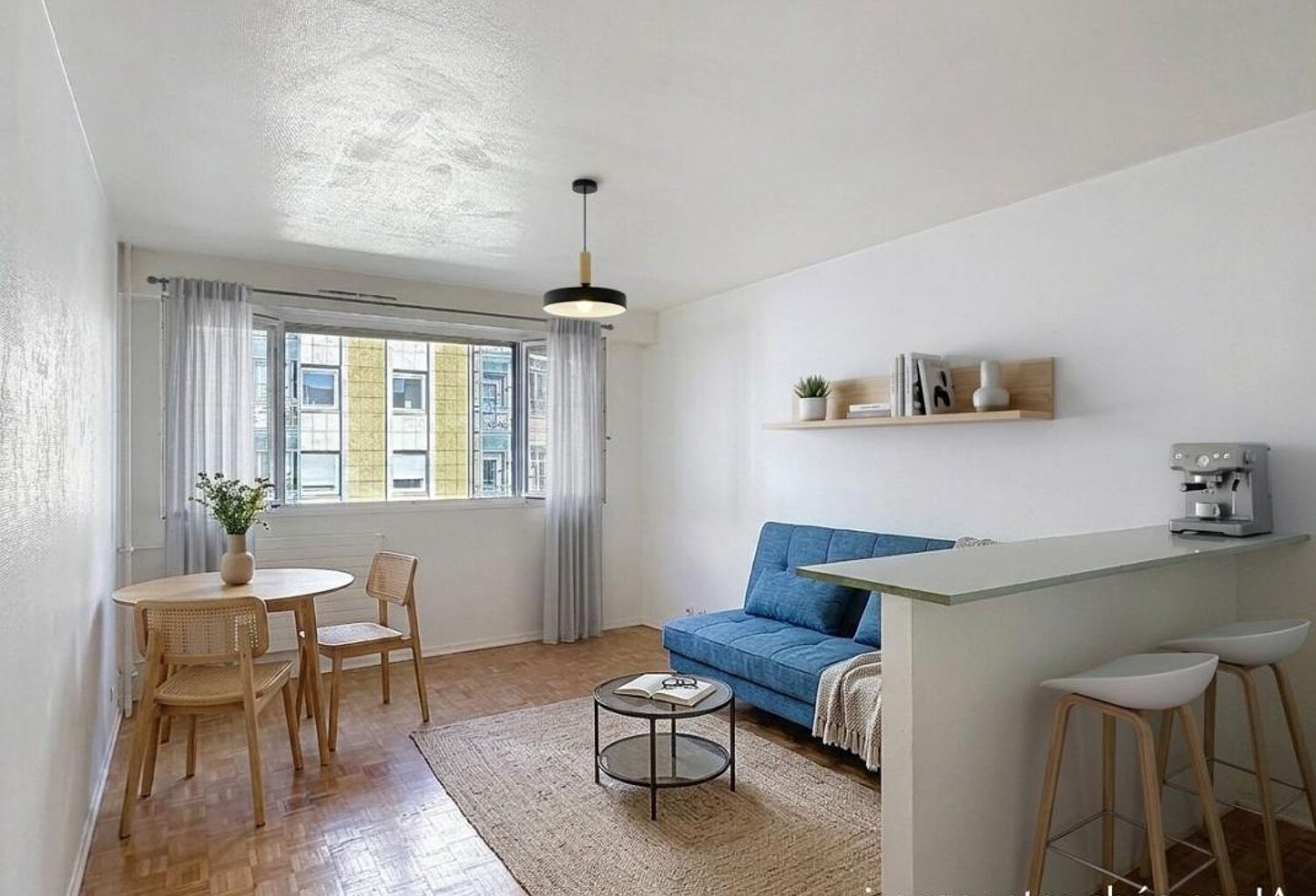 Foch / Saint Pothin vaste Studio de 32.39m² + cave — photo 1