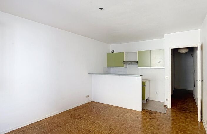 Foch / Saint Pothin vaste Studio de 32.39m² + cave — photo 3