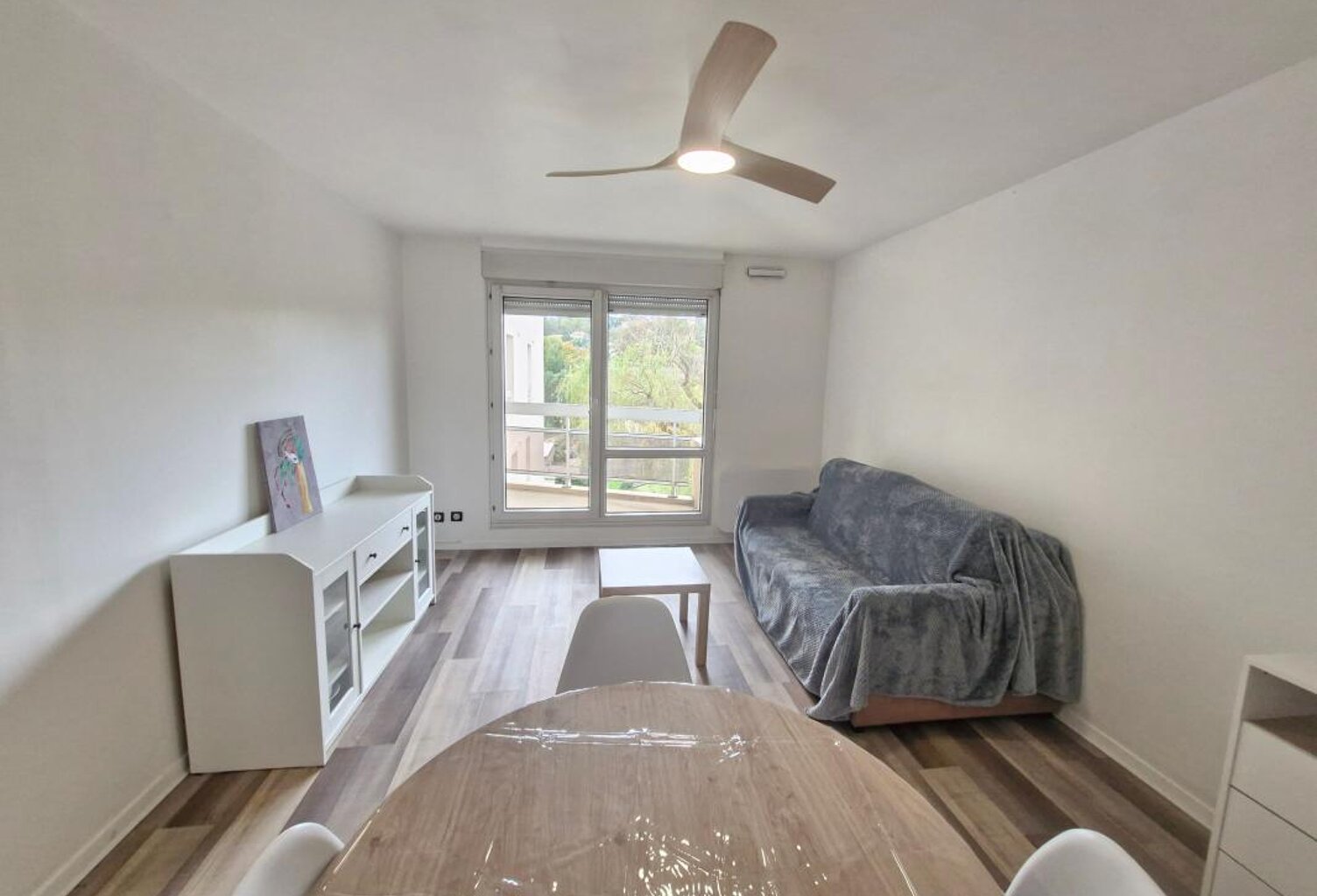 Appartement T2 meublé de 50m² avec parking en sous-sol - ST GENIS LAVAL — photo 1