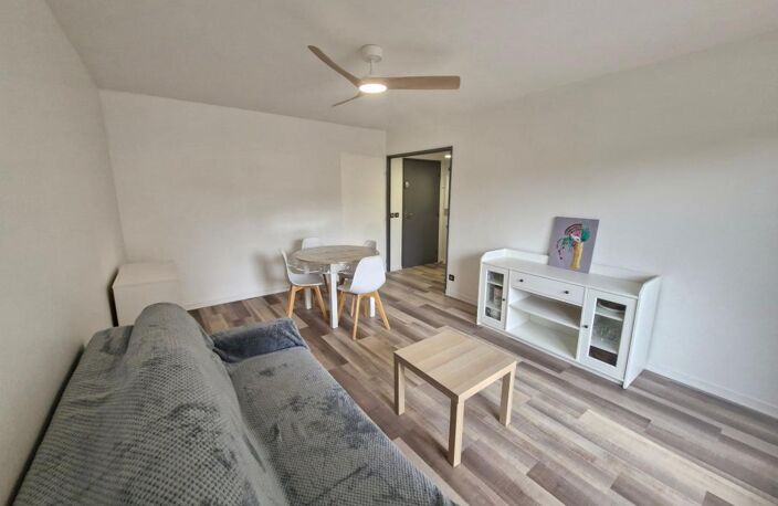 Appartement T2 meublé de 50m² avec parking en sous-sol - ST GENIS LAVAL — photo 2