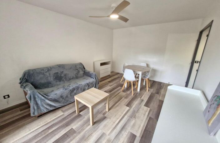 Appartement T2 meublé de 50m² avec parking en sous-sol - ST GENIS LAVAL — photo 3