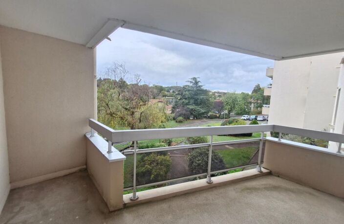 Appartement T2 meublé de 50m² avec parking en sous-sol - ST GENIS LAVAL — photo 4