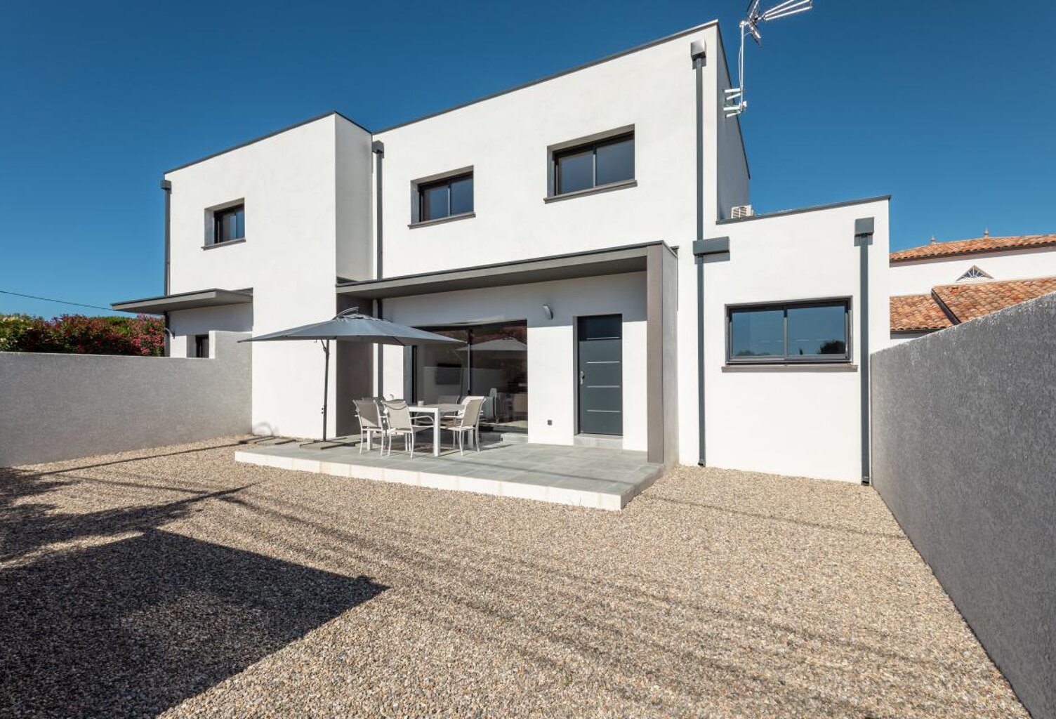 AGDE - Maison Meublée À Louer — photo 1