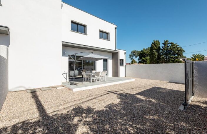 AGDE - Maison Meublée À Louer — photo 2