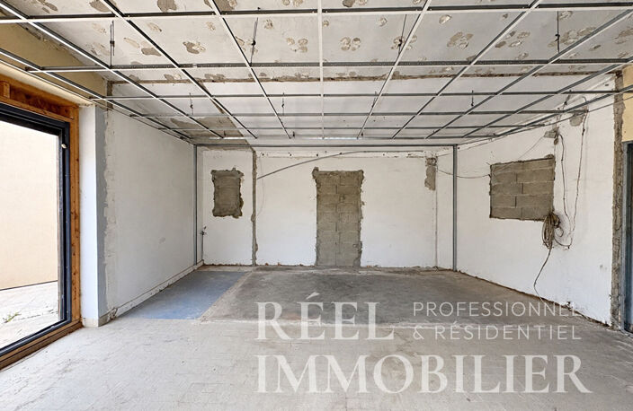 Local indépendant avec parking privatif et un potentiel rare en haute ville d'Auch — photo 3