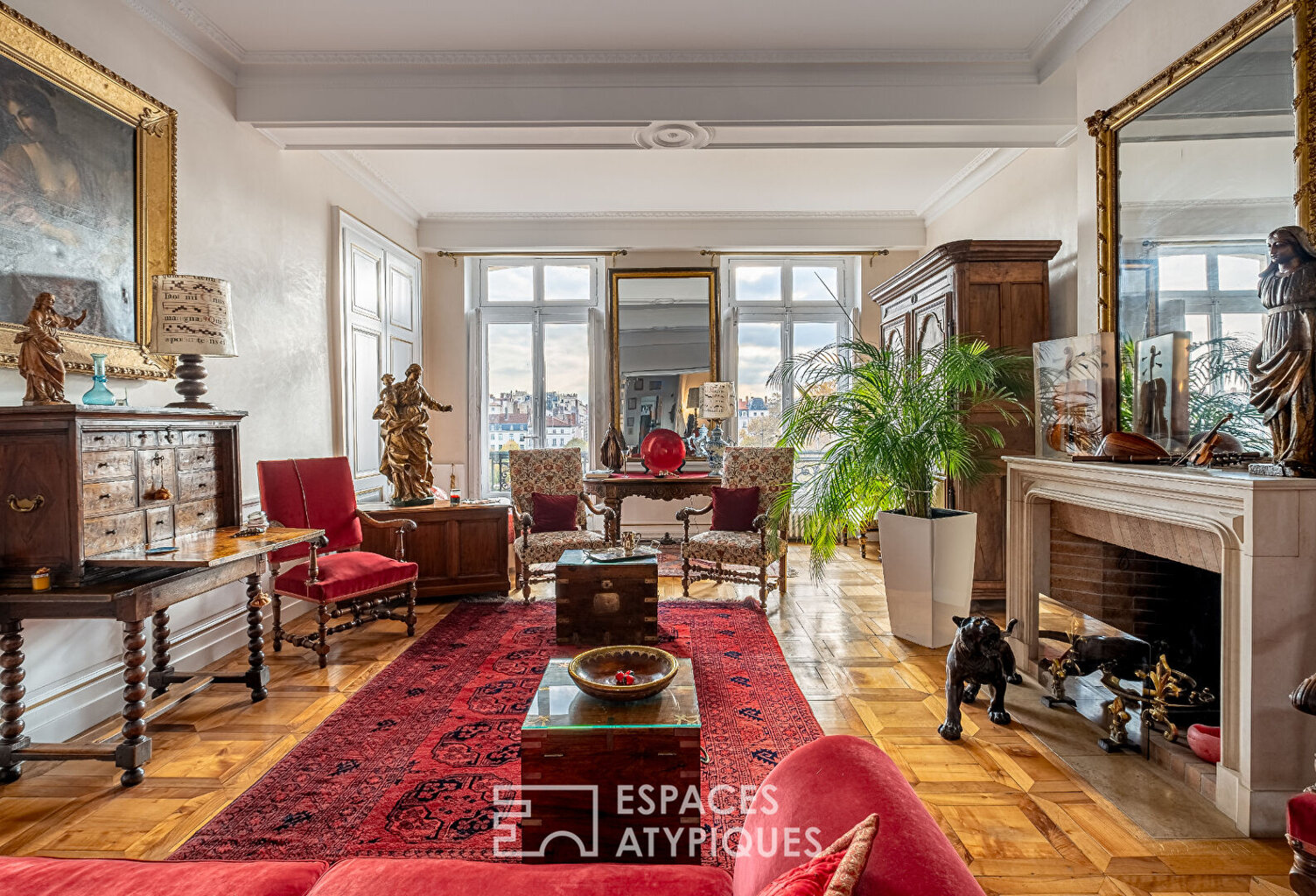 Très bel appartement bourgeois avec balcons Place Bellecour — photo 1
