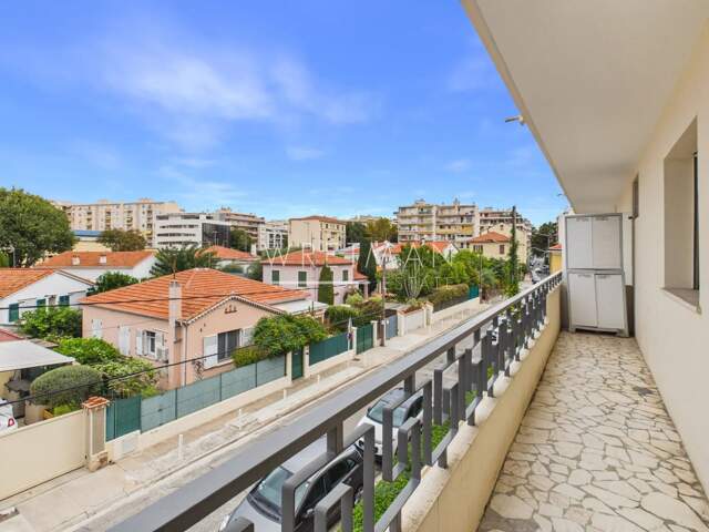 Appartement 3 pièces avec balcons - Antibes Centre — photo du bien