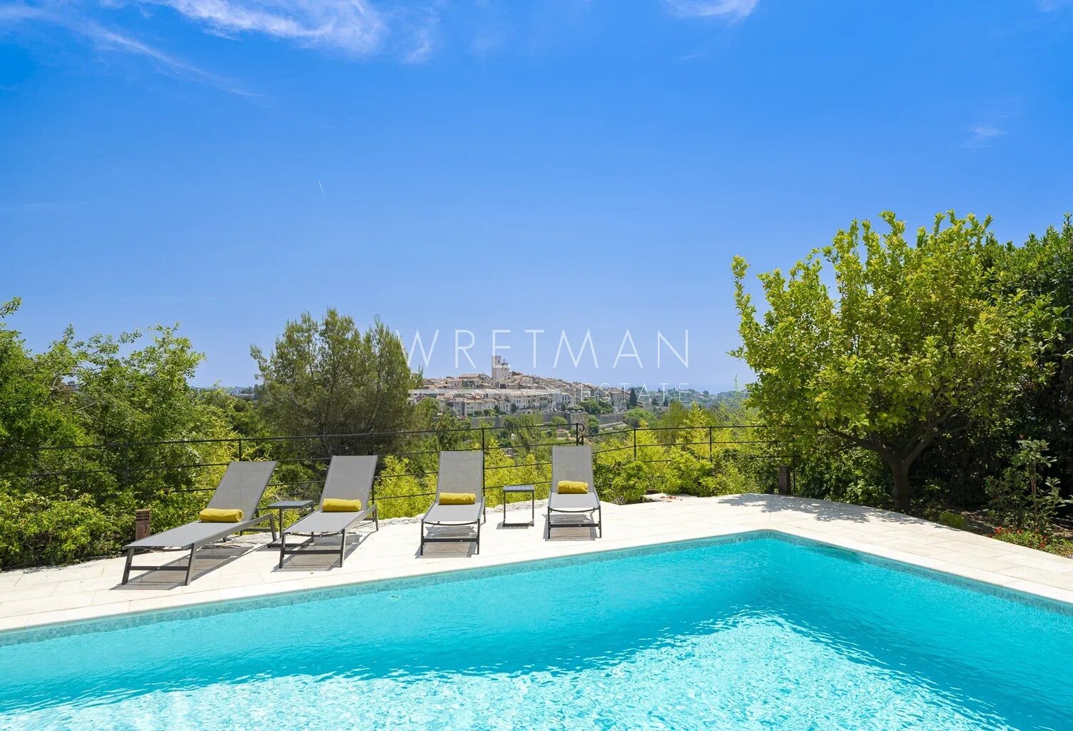 Bastide provençale rénovée avec maison d'amis et piscine – À 500 — photo 1