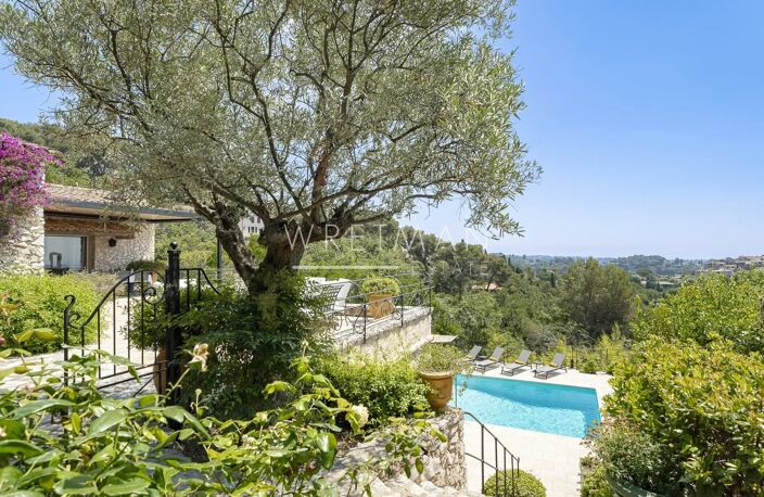 Bastide provençale rénovée avec maison d'amis et piscine – À 500 — photo 3