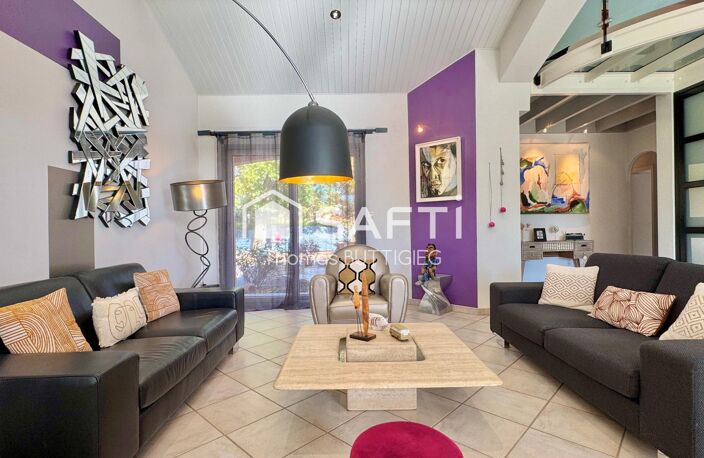 Belle propriété avec piscine, deux double-garages et carport. — photo 4