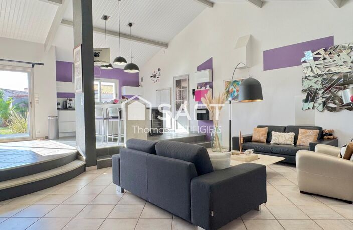 Belle propriété avec piscine, deux double-garages et carport. — photo 5