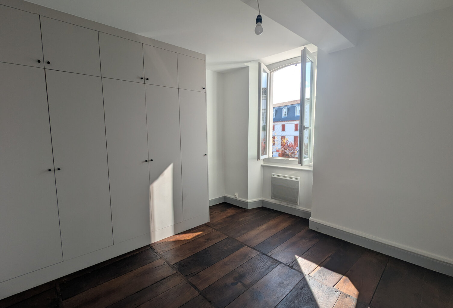 Appartement T4 rénové à neuf centre-ville Saint-Palais — photo 1