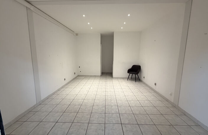 Local commercial 23,92m2 Luynes — photo 3