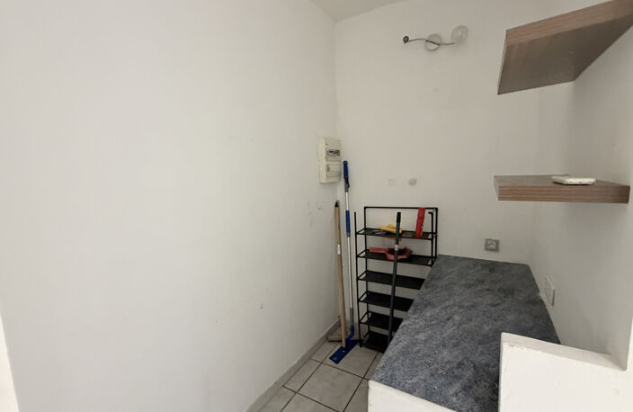 Local commercial 23,92m2 Luynes — photo 5