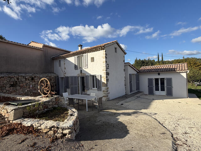 Maison à Régusse