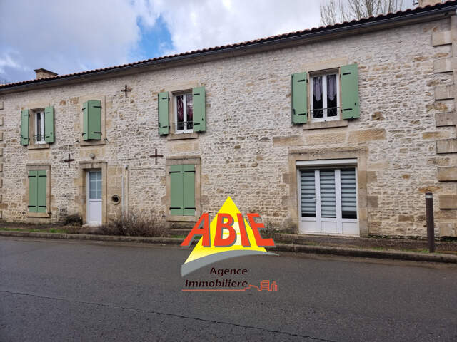 Maison en pierres bourg de Beceleuf 150m2 — photo du bien