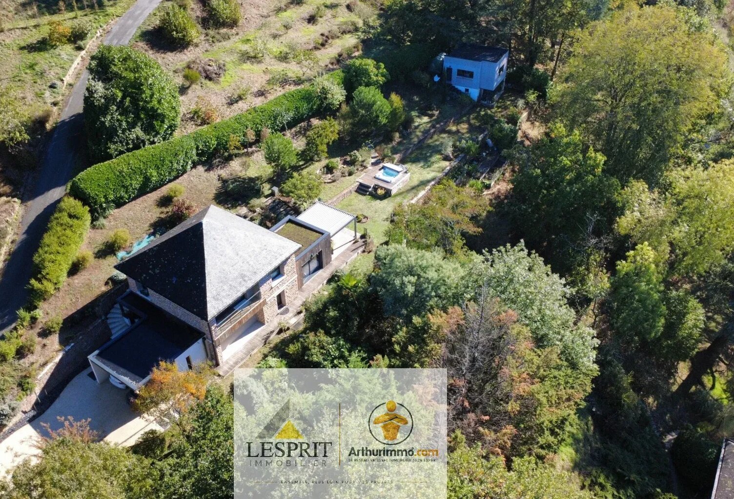 AUBAZINE – Maison avec dépendance et vue dégagée sur la campagne — photo 1