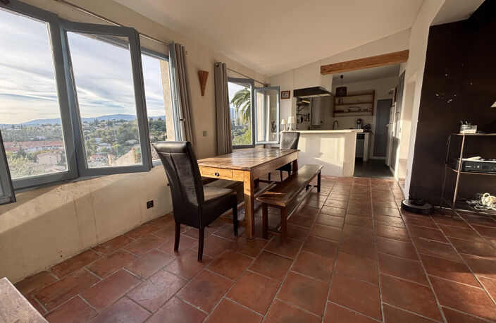 Haut de Cagnes charmante maison atypique 120 m2 avec jardin — photo 4