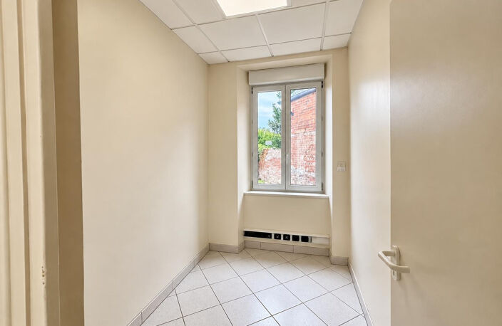 Immeuble de caractère avec commerce et habitation — photo 5
