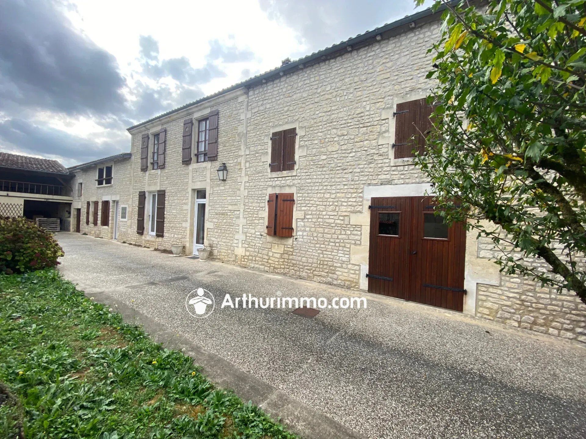 Maison 7 pièces 178 m² · à Matha · 178 m² · 155 000 €