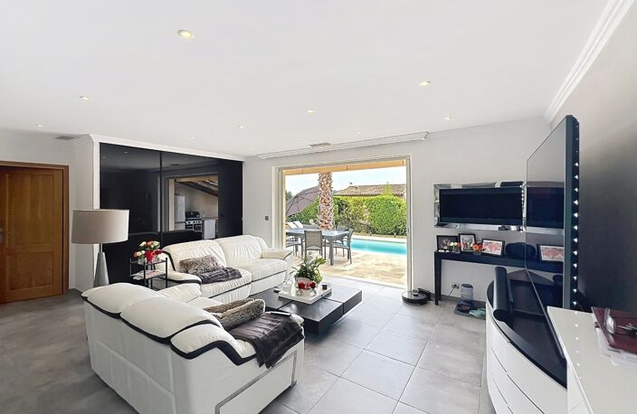 Vence - Sainte-Colombe : villa plain-pied, piscine et vue — photo 3