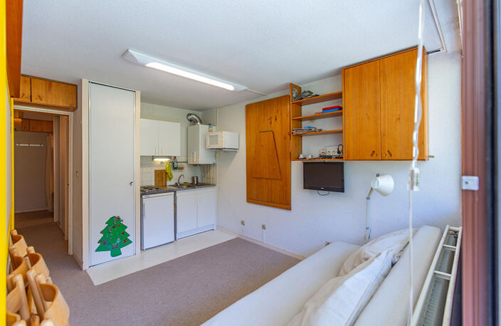 Appartement 1 pièce avec balcon, parking couvert et cellier — photo 2