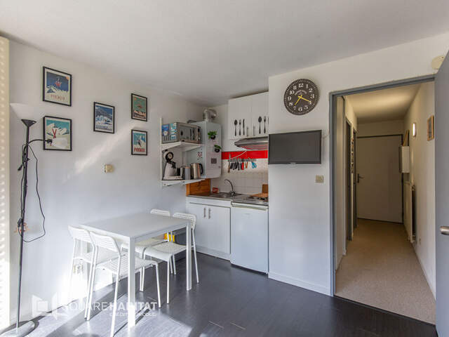 [A VENDRE] Studio rénové avec balcon, parking couvert et cellier — photo du bien