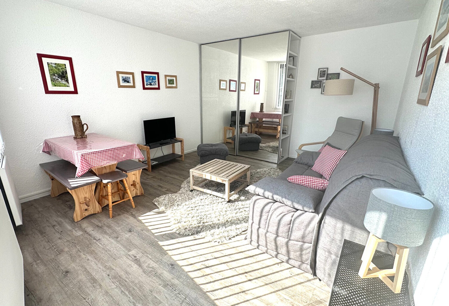 Studio rénové avec Parking couvert et sécurisé ainsi qu'un casier à skis privatif. Résidence Mongie 1800. Idéal  pour investissement locatif (32.1 m²) — photo 1
