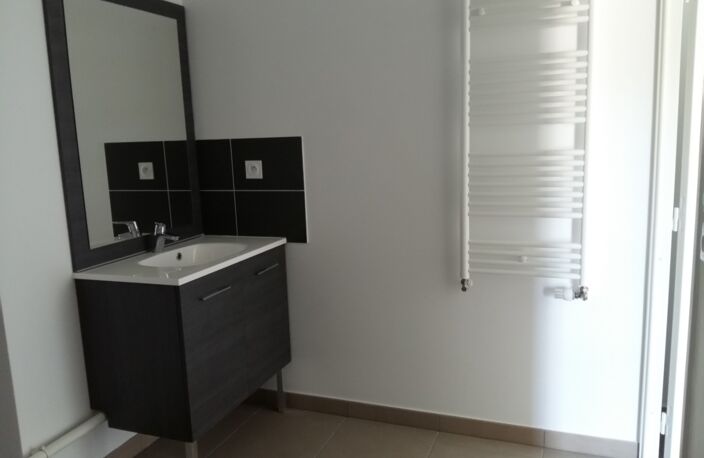 Location appartement 2 pièces 49 m² à Lozanne (69380) — photo 5